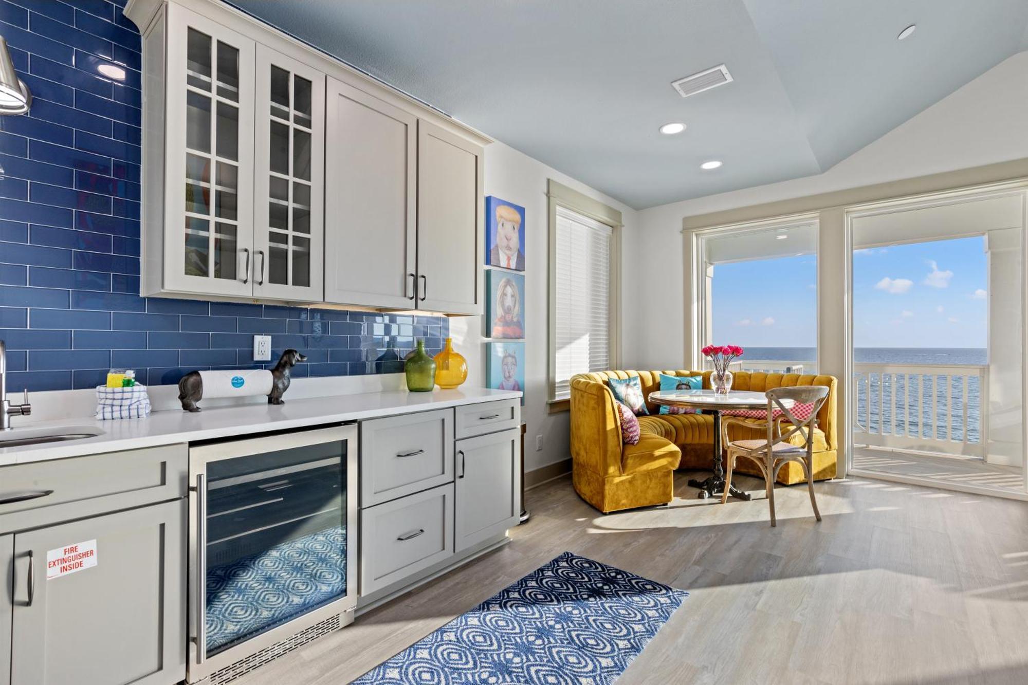 Pineapple Paradise! 6br 7ba Beachfront House! Private Pool! Grill! Sleeps 16!