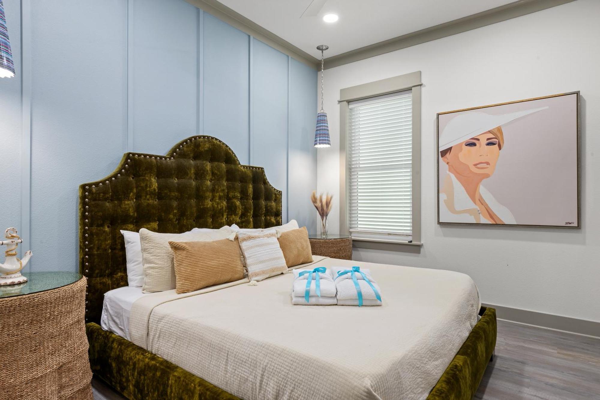 Pineapple Paradise! 6br 7ba Beachfront House! Private Pool! Grill! Sleeps 16! * Panama City Beach