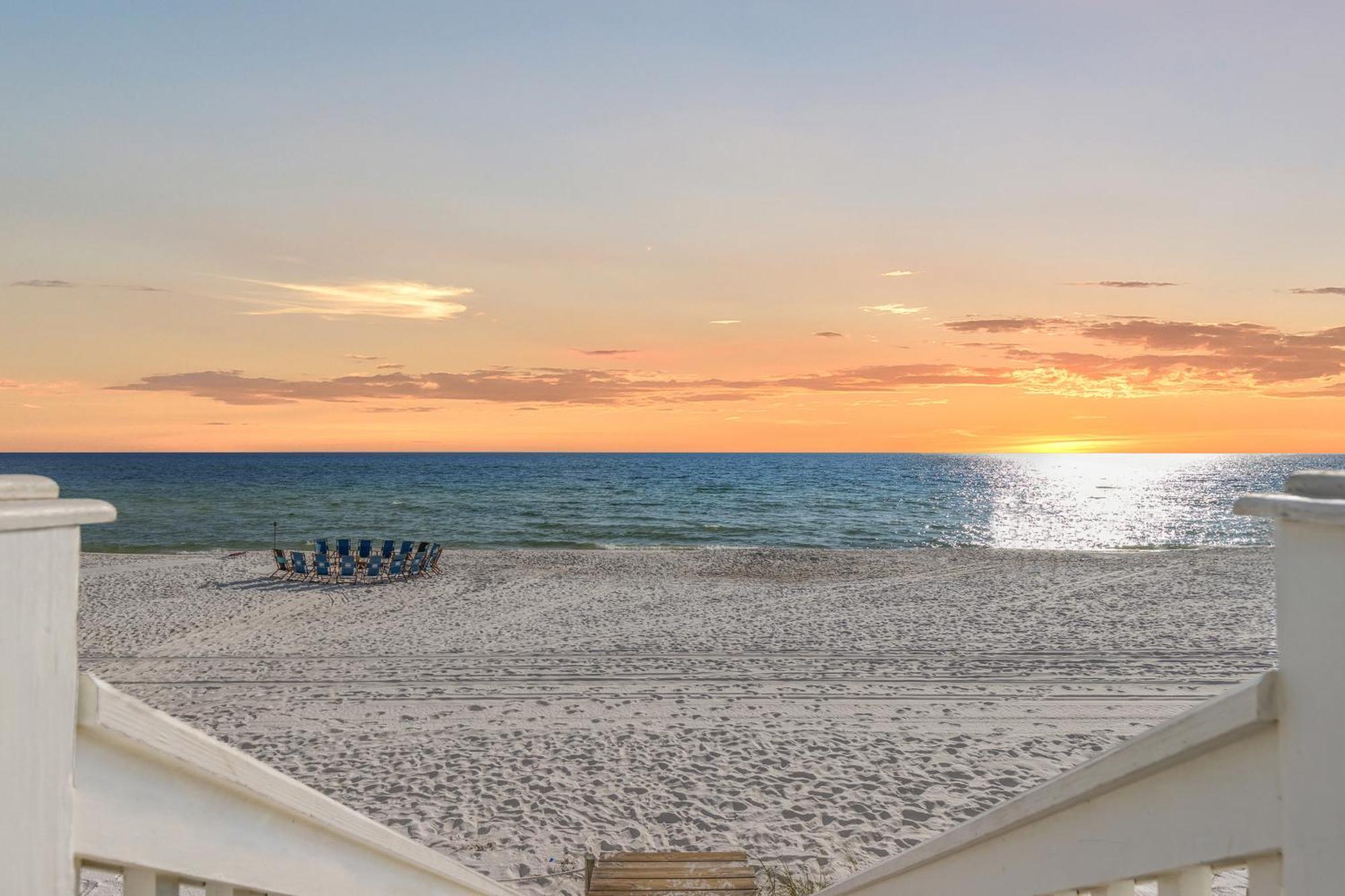 Pineapple Paradise! 6br 7ba Beachfront House! Private Pool! Grill! Sleeps 16! Holiday home *