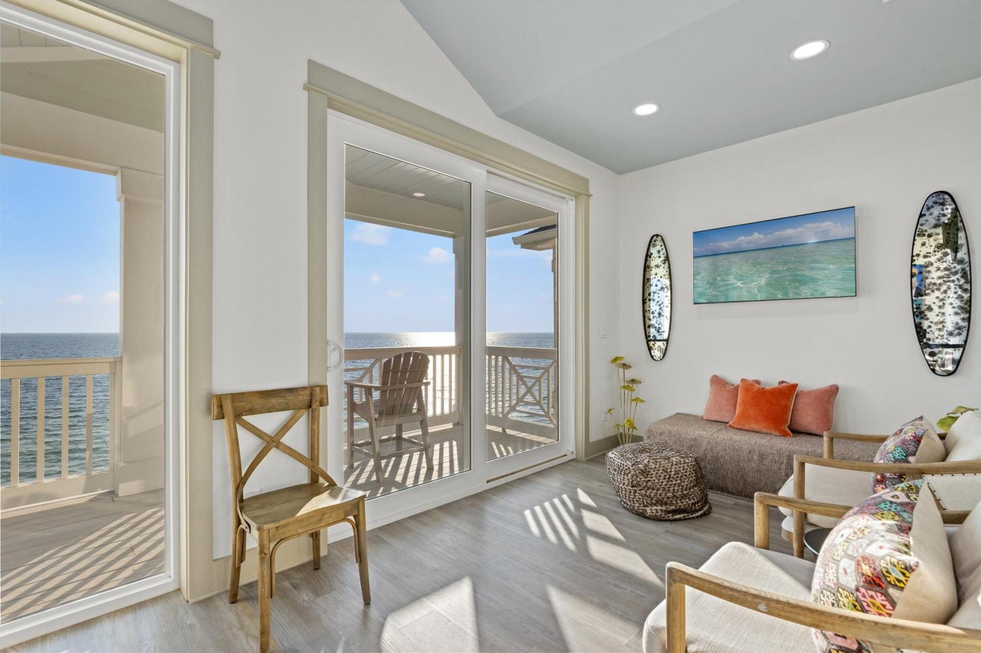 Pineapple Paradise! 6br 7ba Beachfront House! Private Pool! Grill! Sleeps 16! Panama City Beach