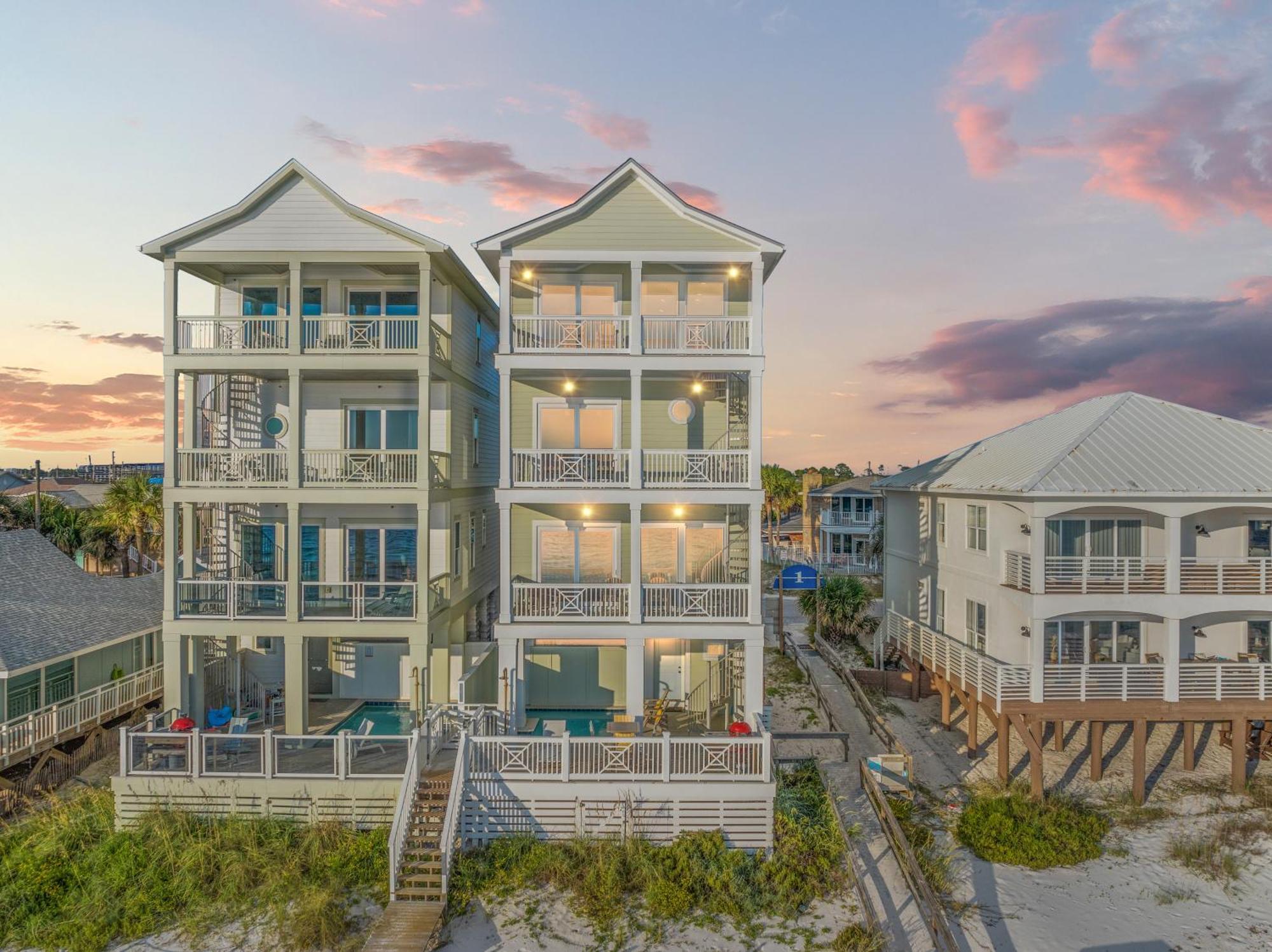 Pineapple Paradise! 6br 7ba Beachfront House! Private Pool! Grill! Sleeps 16!